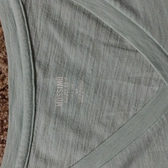 Small MOSSIMO Vneck - Picture 2 of 3